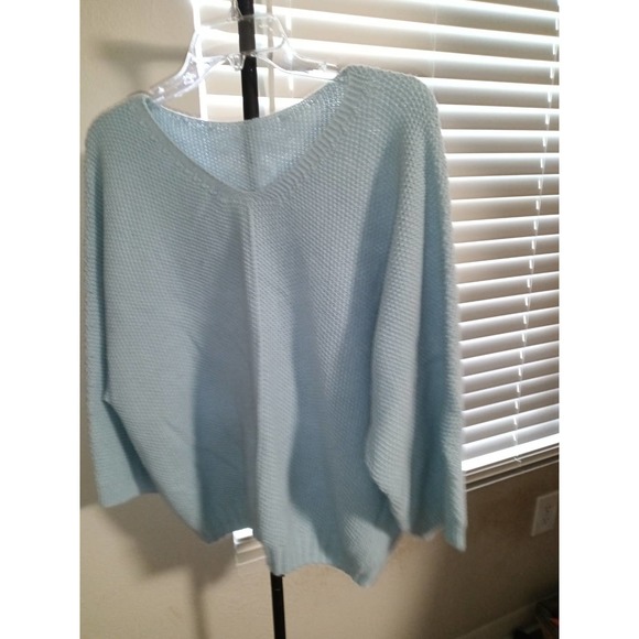 Sweater Light Blue Free Flowing Wide Arms  size XL - Picture 2 of 5